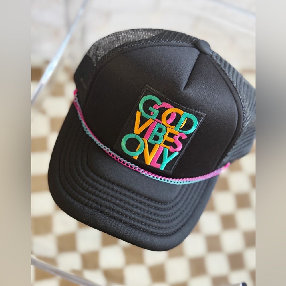 Good Vibes Forever Trucker Hat – Tropical Patch & Rhinestone Chain for Bold Summ